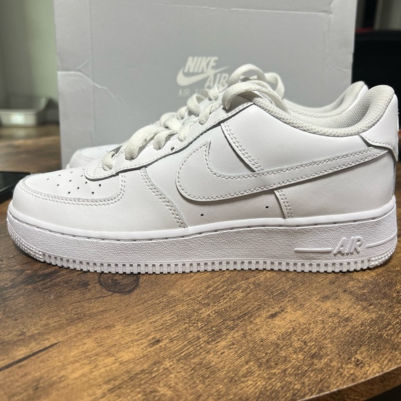 Air Force 1 LE (GS) - Picture 3 of 6